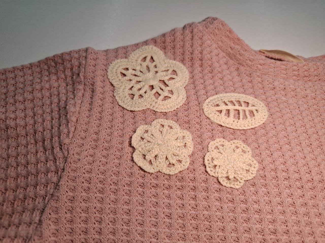 Delicate Texture: Waffle Knit Tracksuit with Crochet Flowers